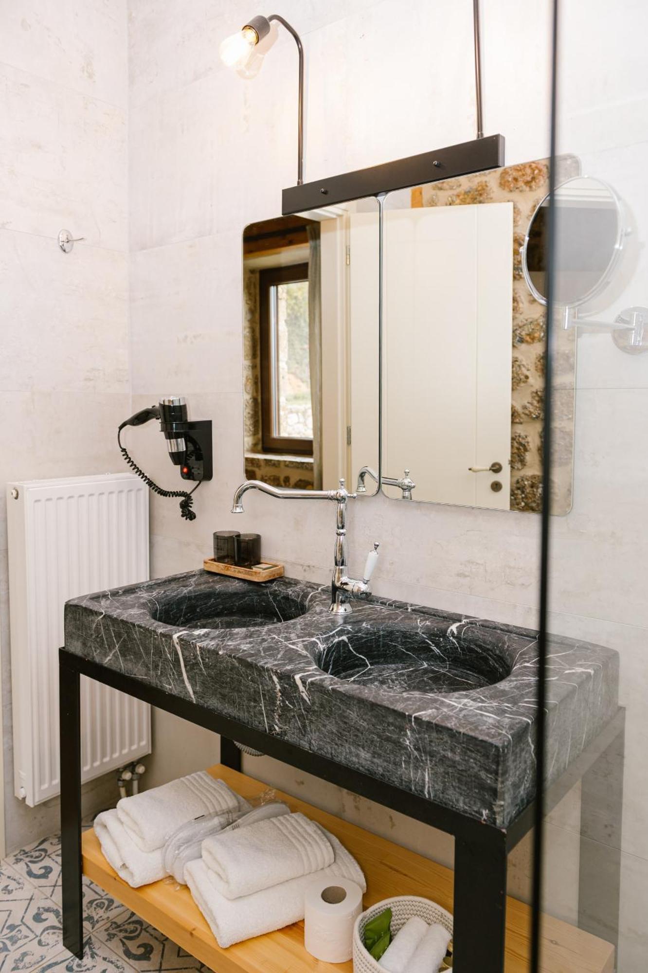 Anotopos Apartment *